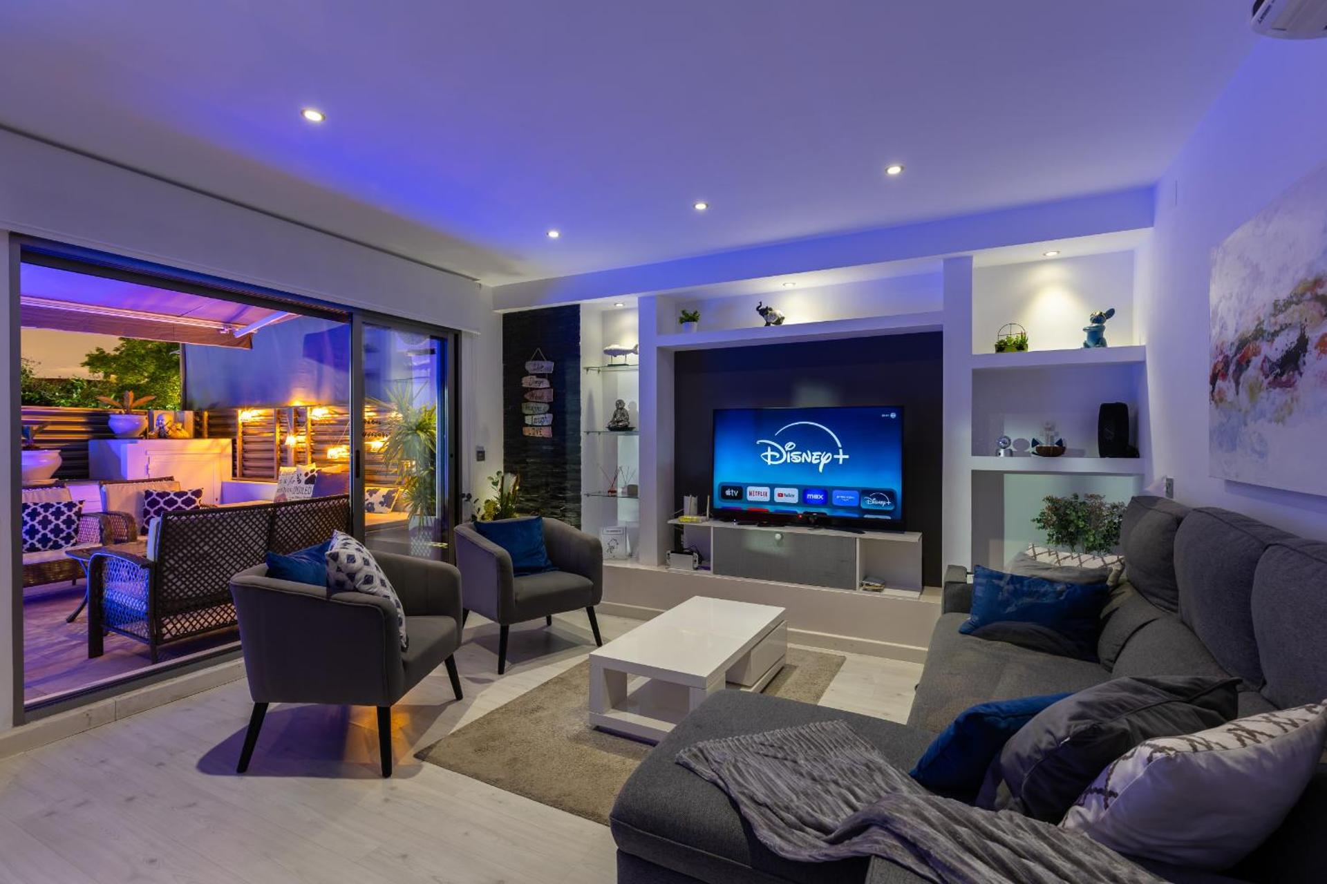 Communal lounge/ TV room