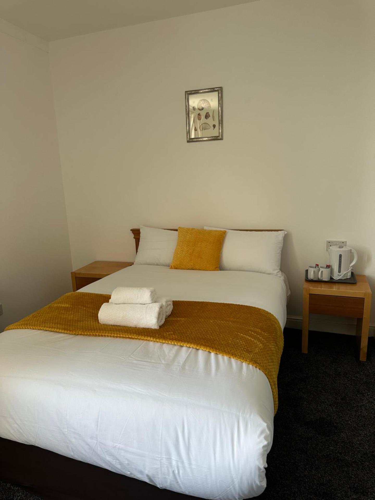 Continental Hotel with access to shared kitchen