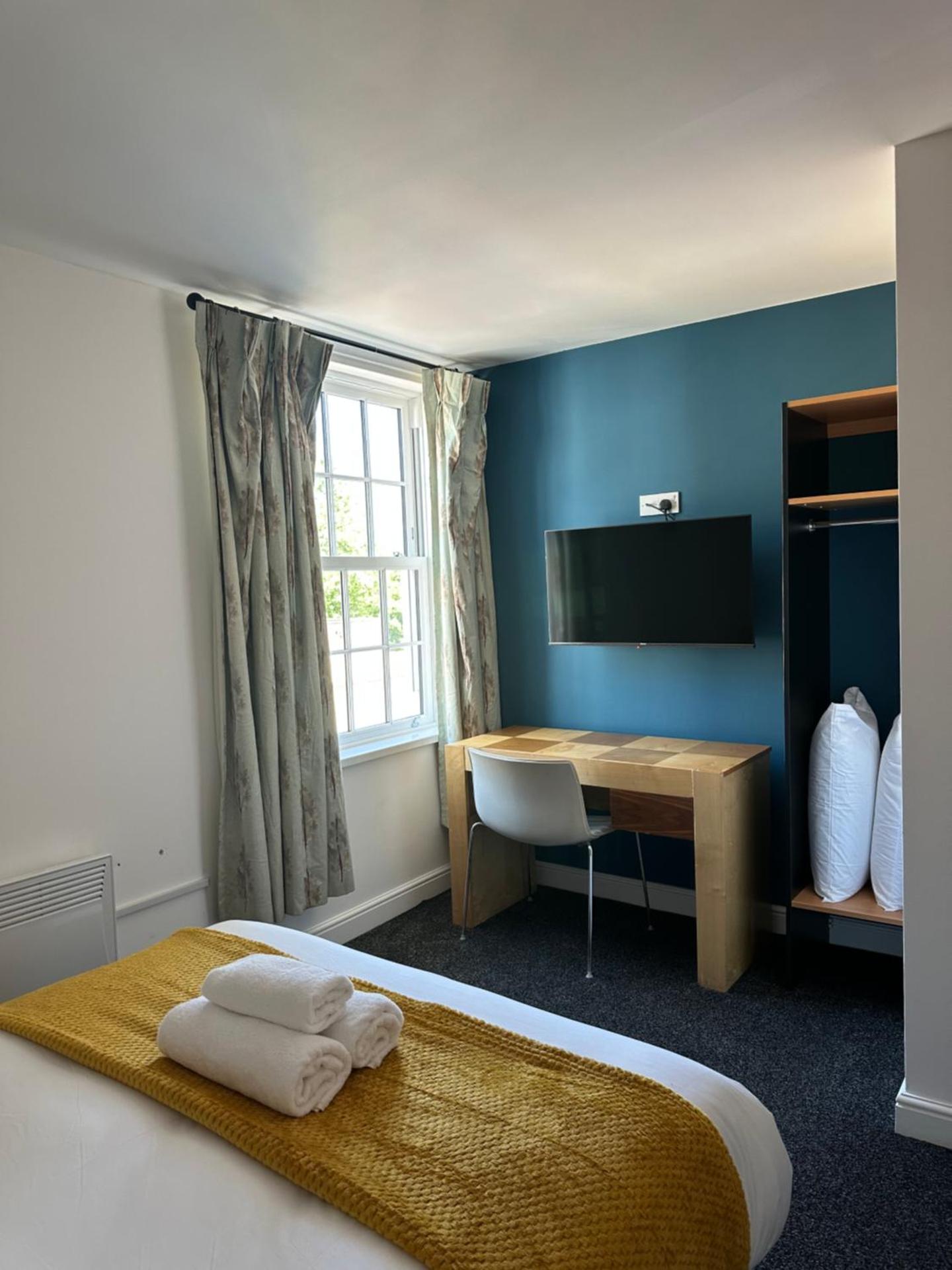 Continental Hotel with access to shared kitchen