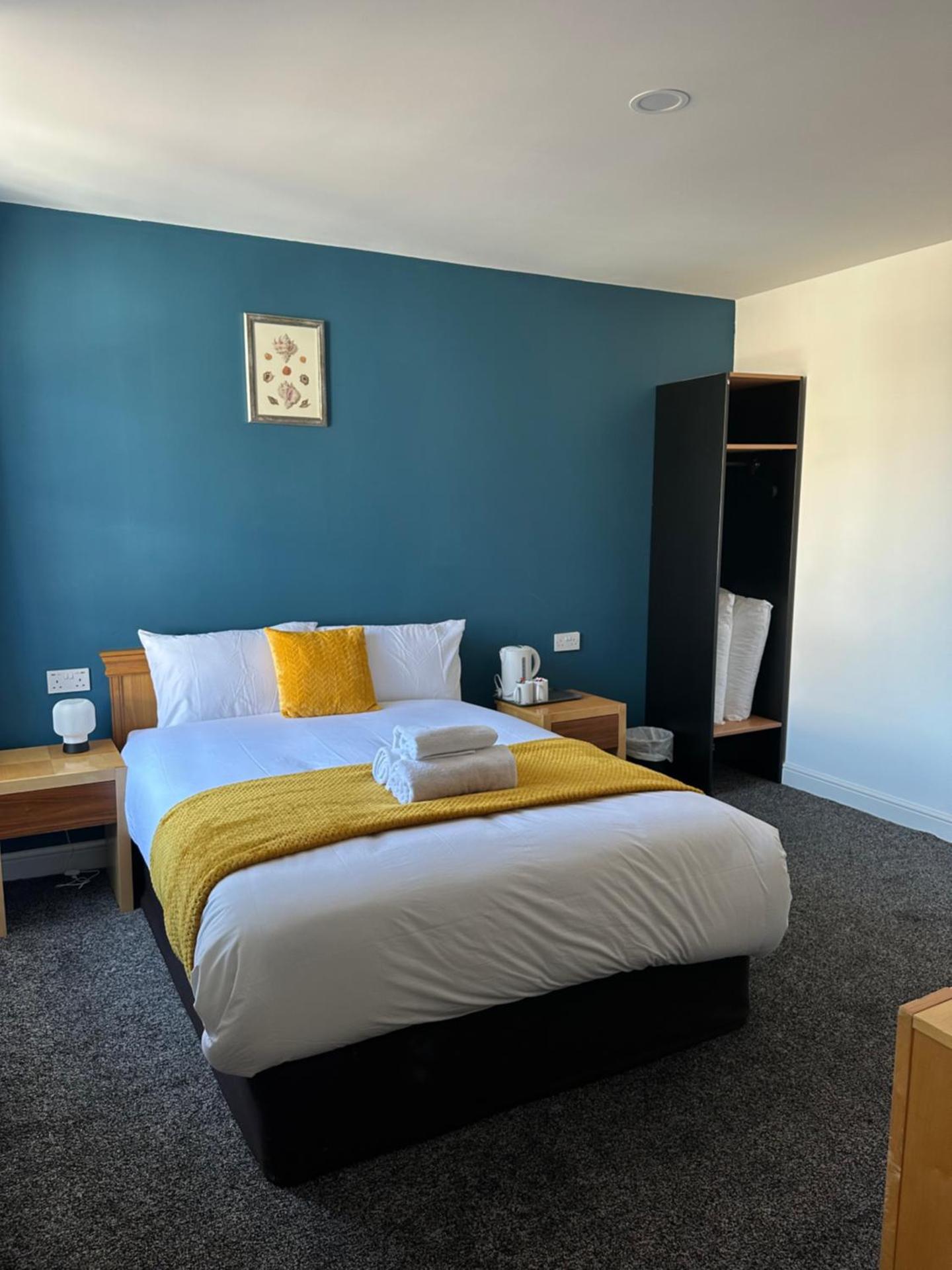 Continental Hotel with access to shared kitchen