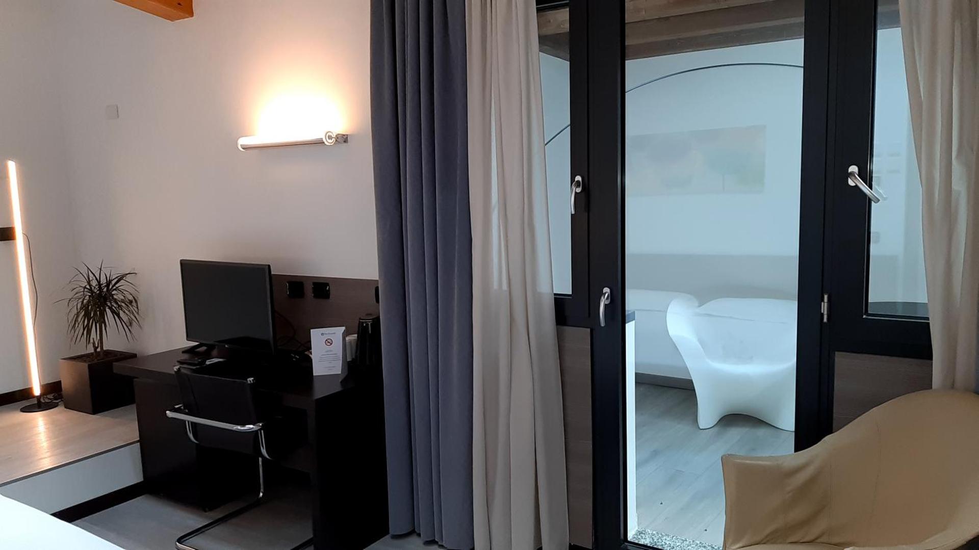 Photo of the whole room