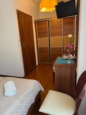 RESTAURACJA KAWIARNIA POKOJE do WYNAJĘCIA