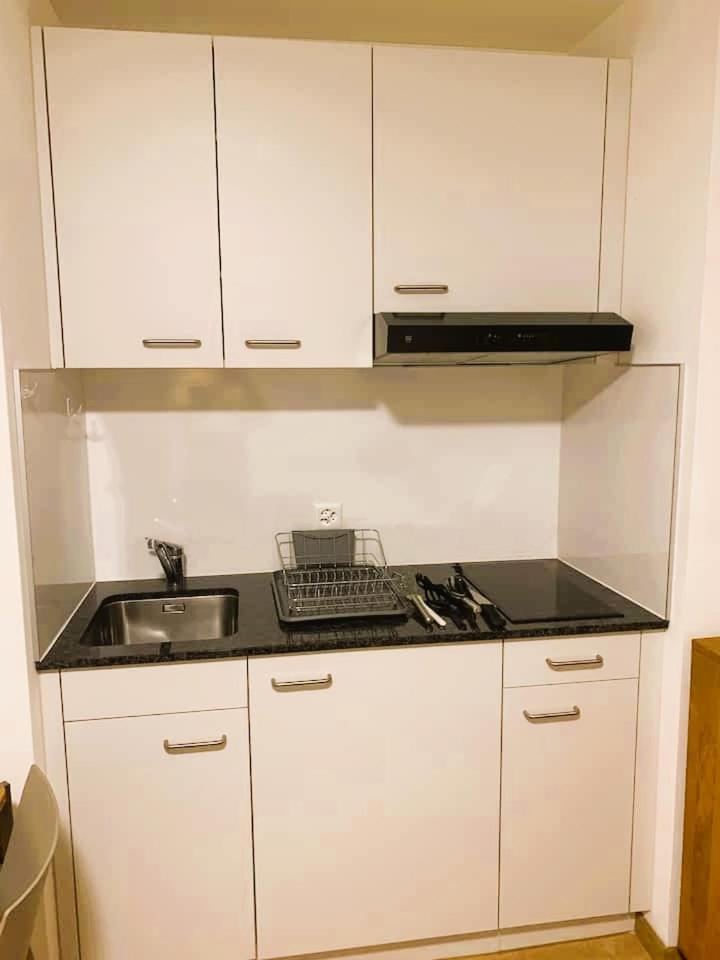 Zurich City Center Apartments next to Zurich HB Main Train Station LA - Self Checkin