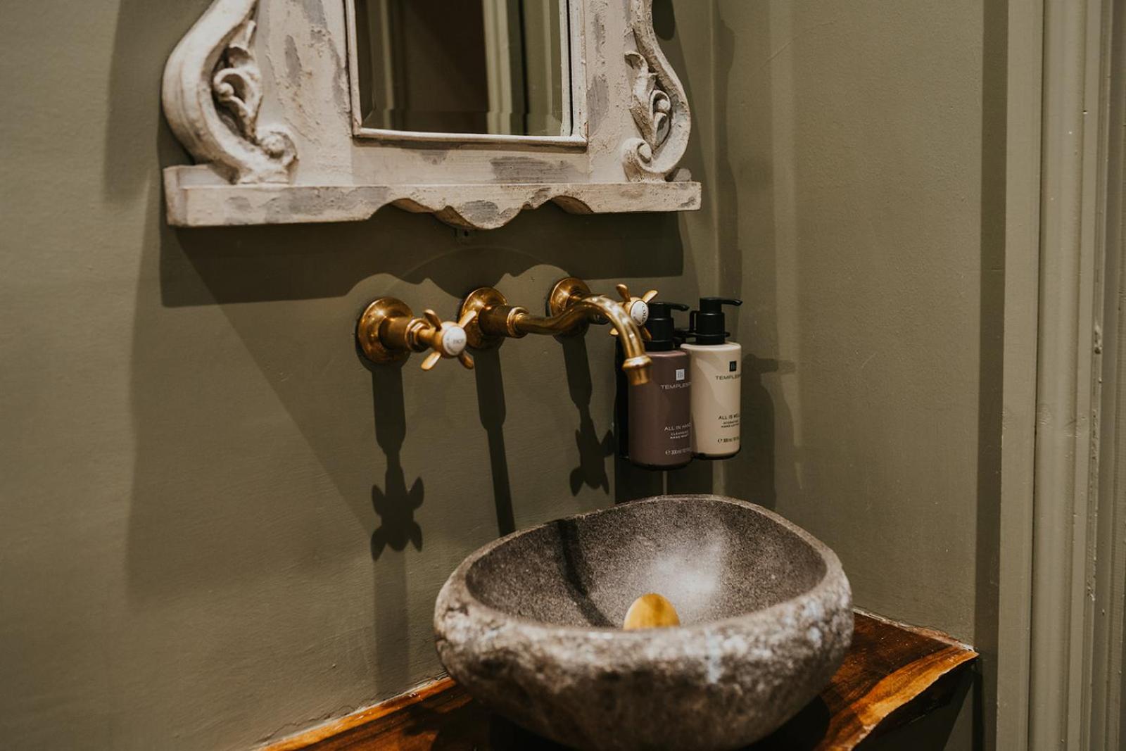 Le Petit Chateau & William de Percy