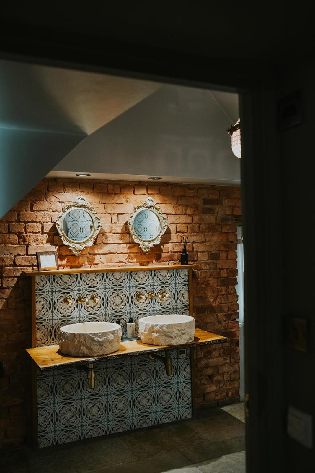 Le Petit Chateau & William de Percy