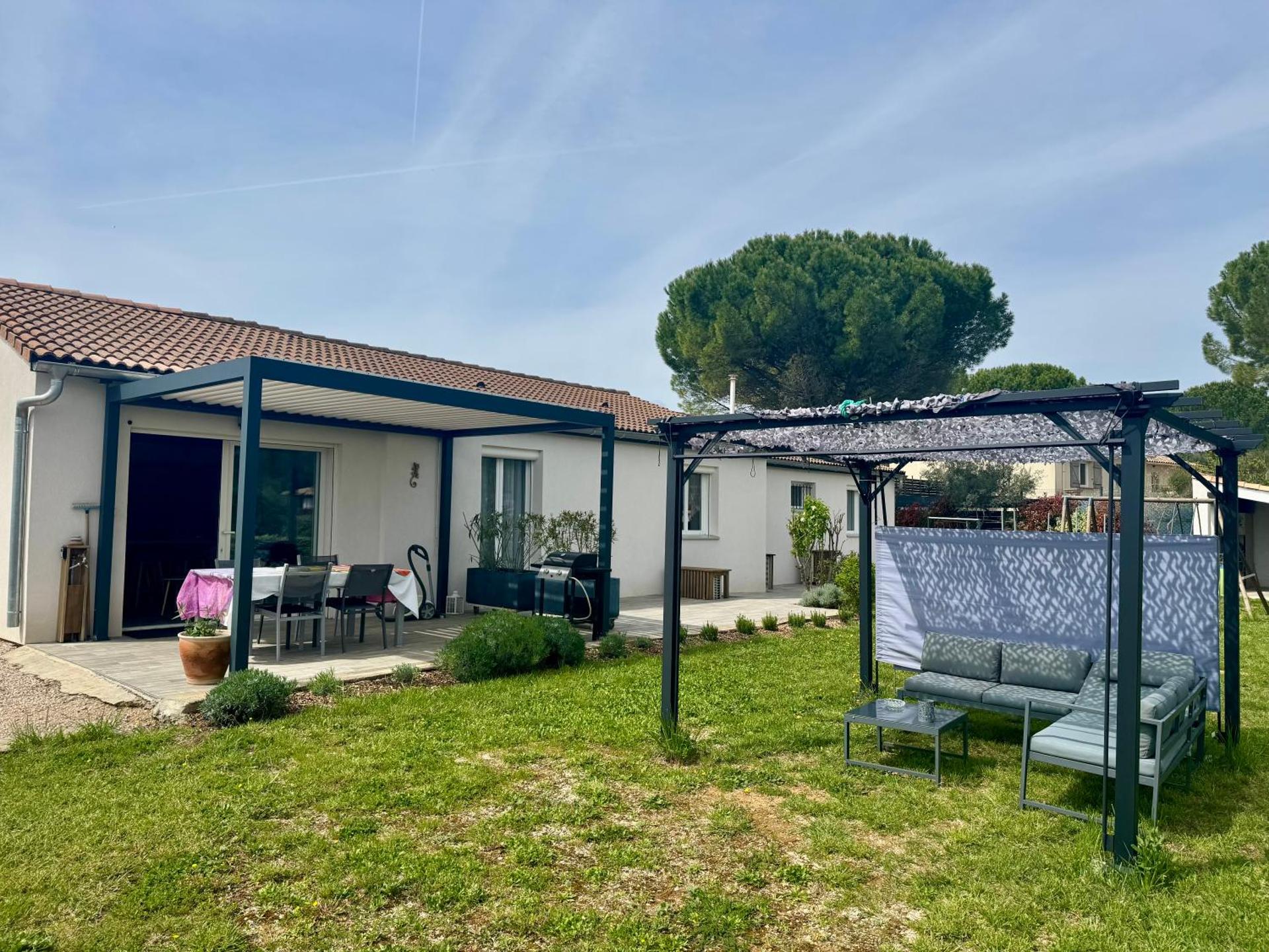 Joli studio au coeur de la provence verte