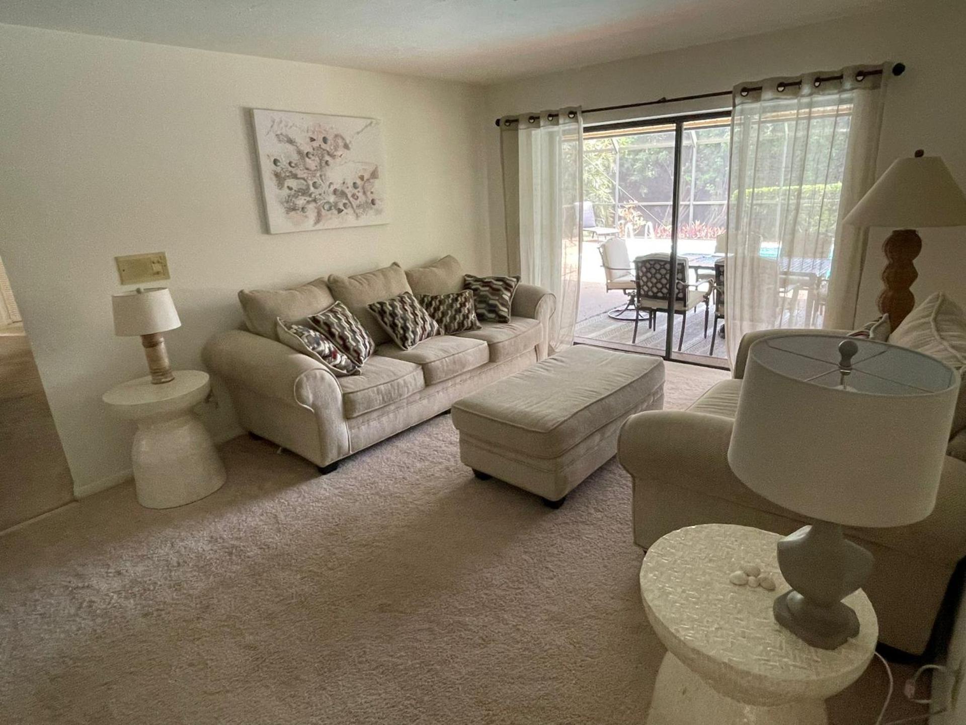 Pool home with a new sparkling pool, close to beach, lovely lake view