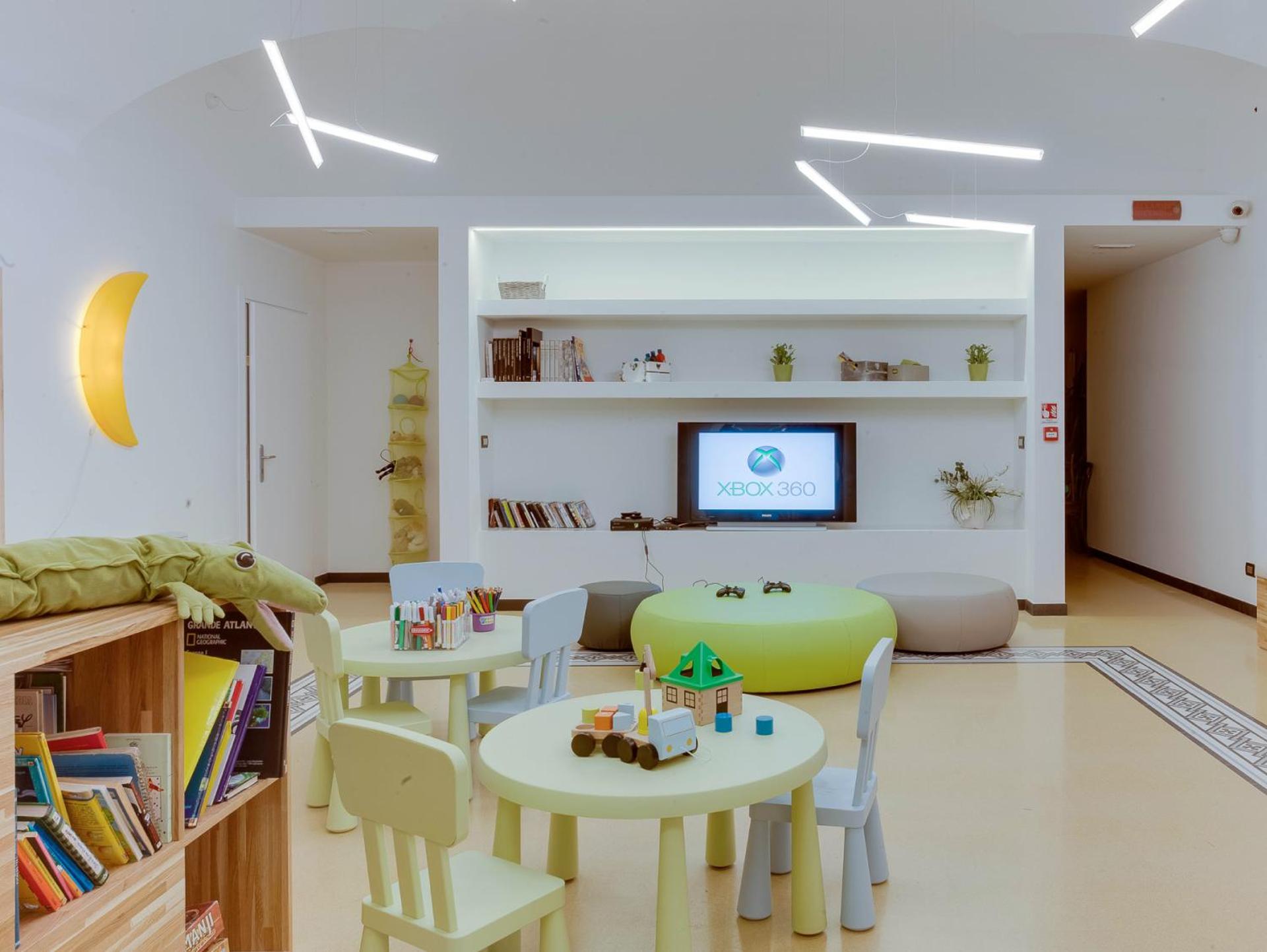 Communal lounge/ TV room