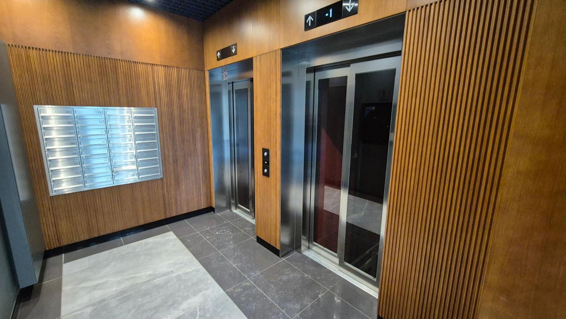 Luxurious Cinnamon Apartment, self check-in 24h, free parking, air-conditioning