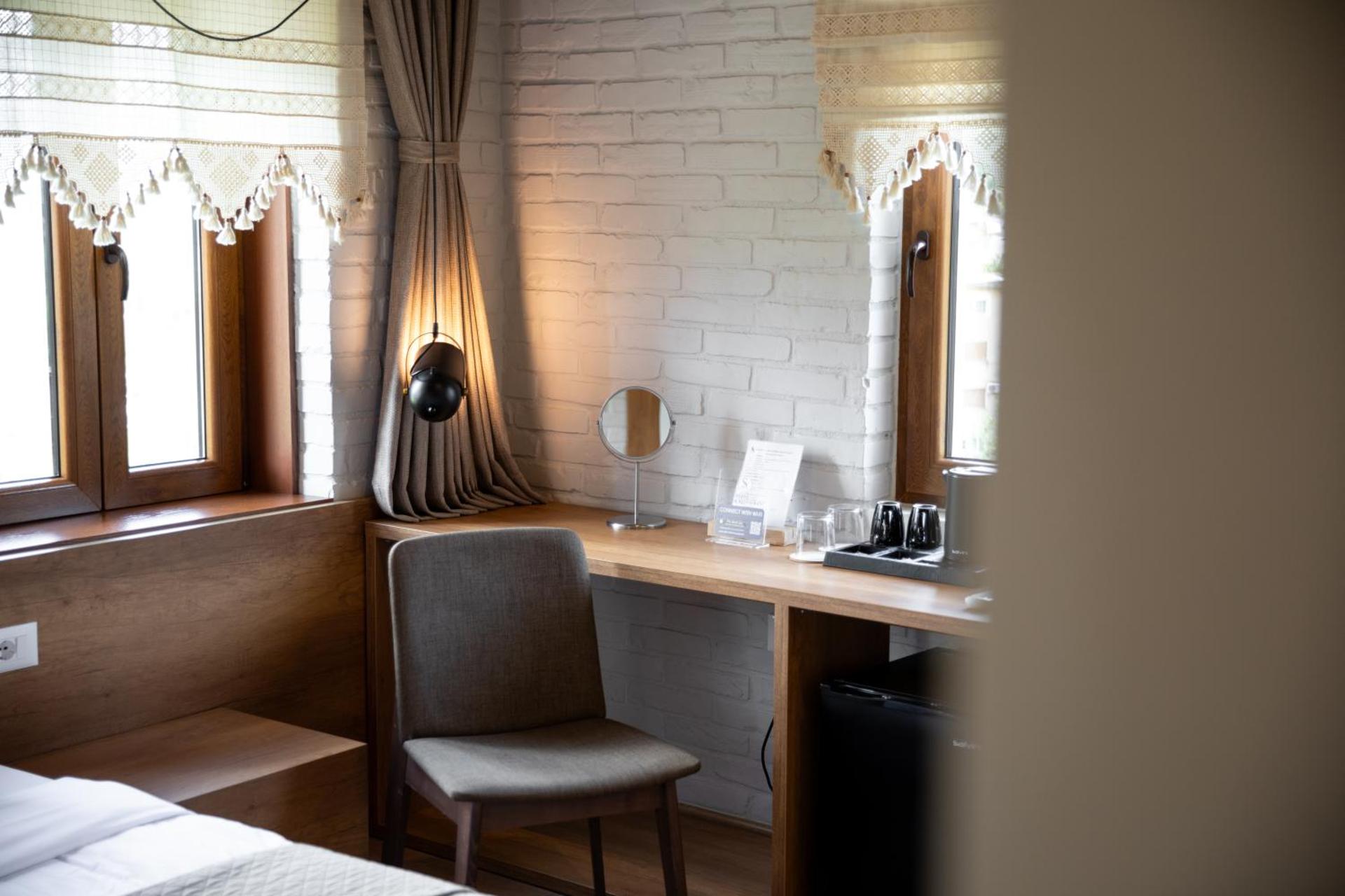 Deluxe Double or Twin Room with City View