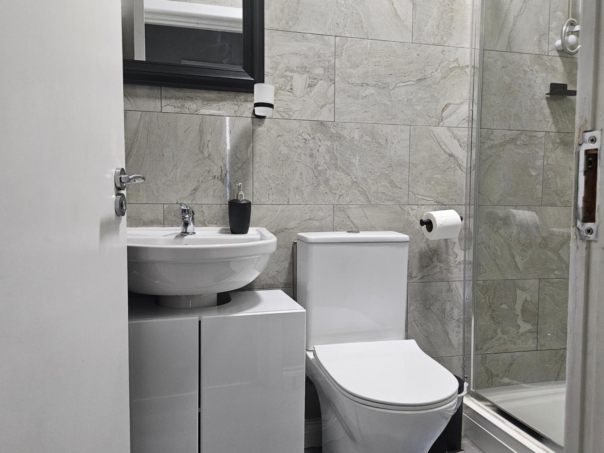 Charming Oxford Apartment in Telford - Flat 1