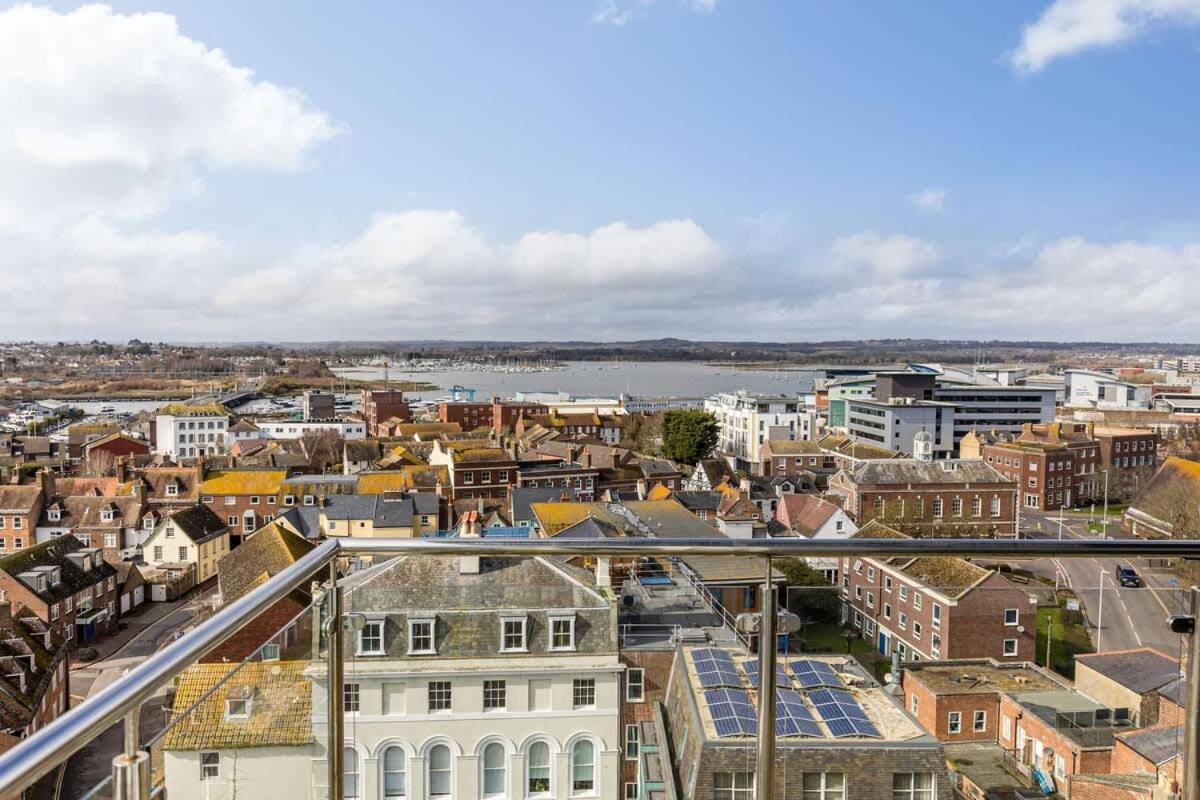 A Wave From It All - Extensive Harbour Views from Wrap-Around Balcony