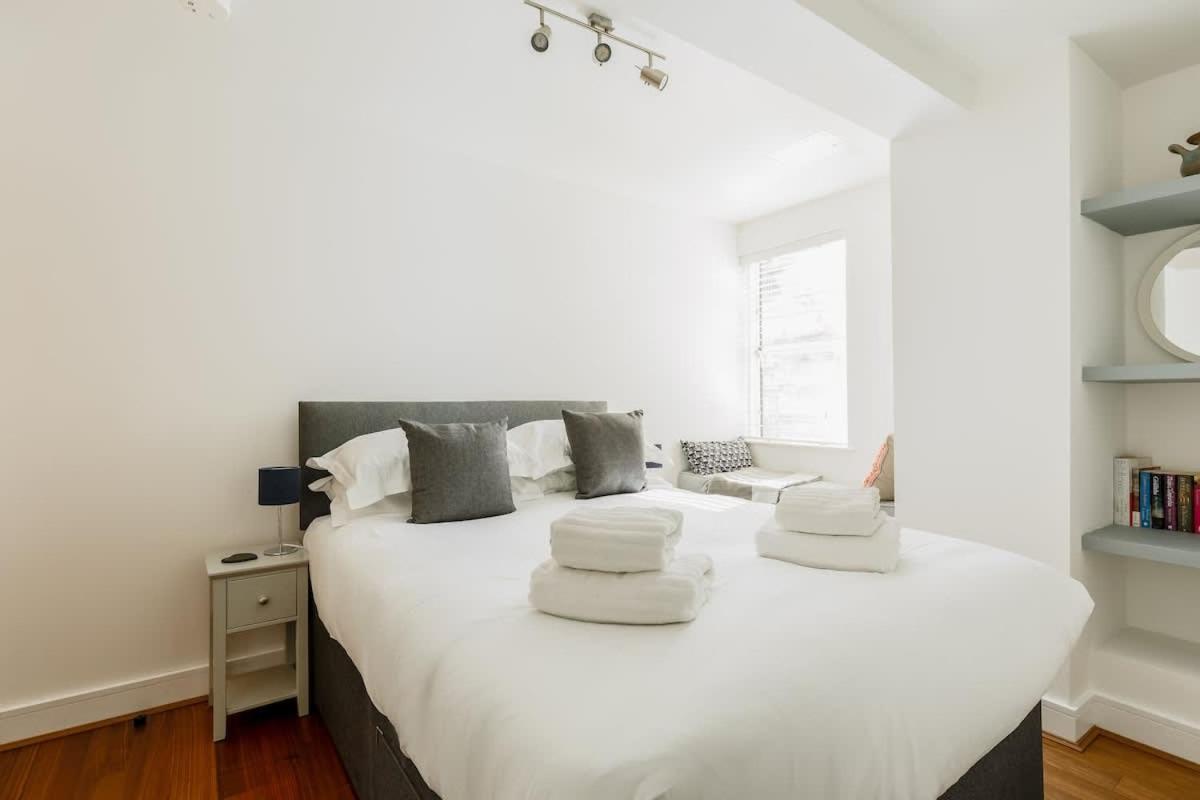 A Wave From It All - Extensive Harbour Views from Wrap-Around Balcony