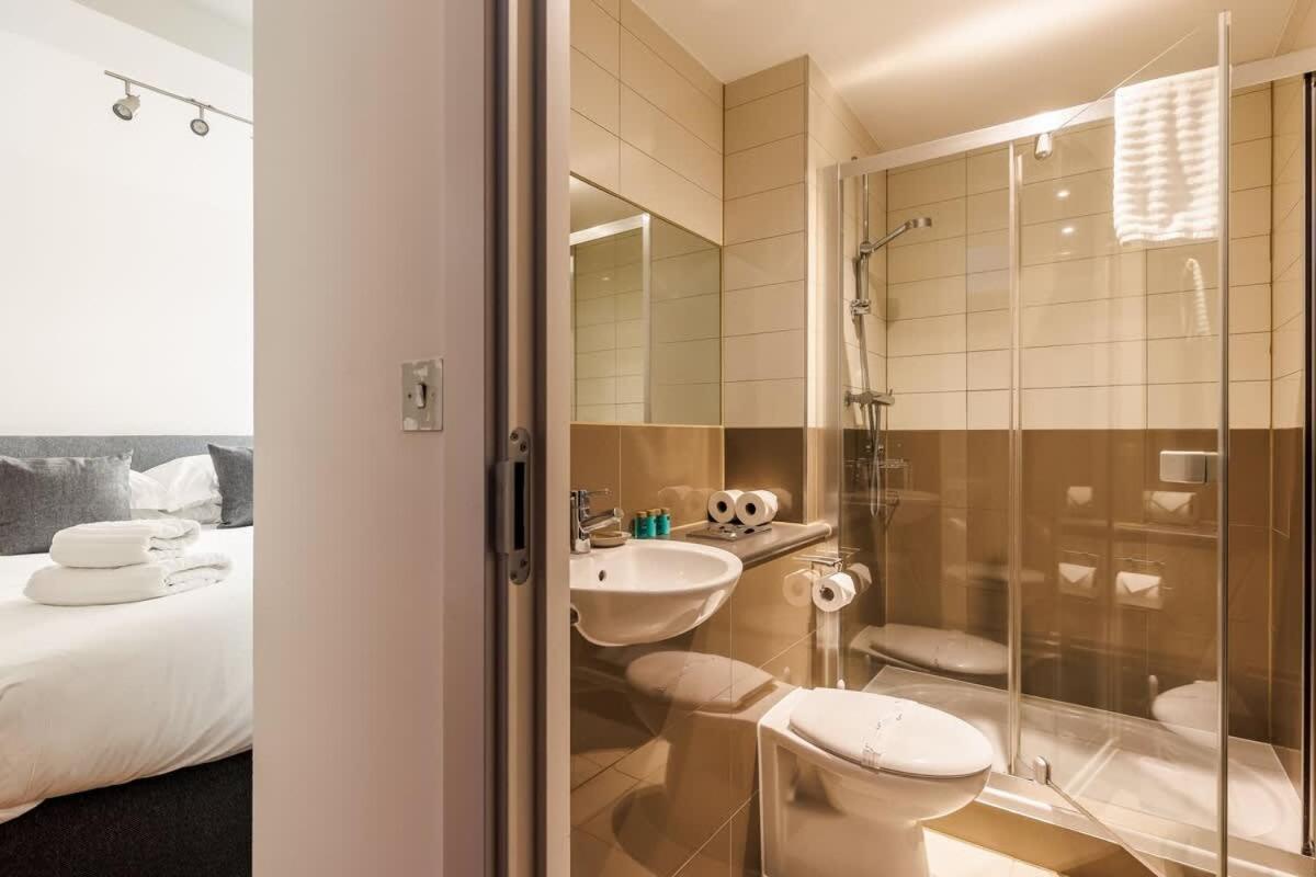 A Wave From It All - Extensive Harbour Views from Wrap-Around Balcony