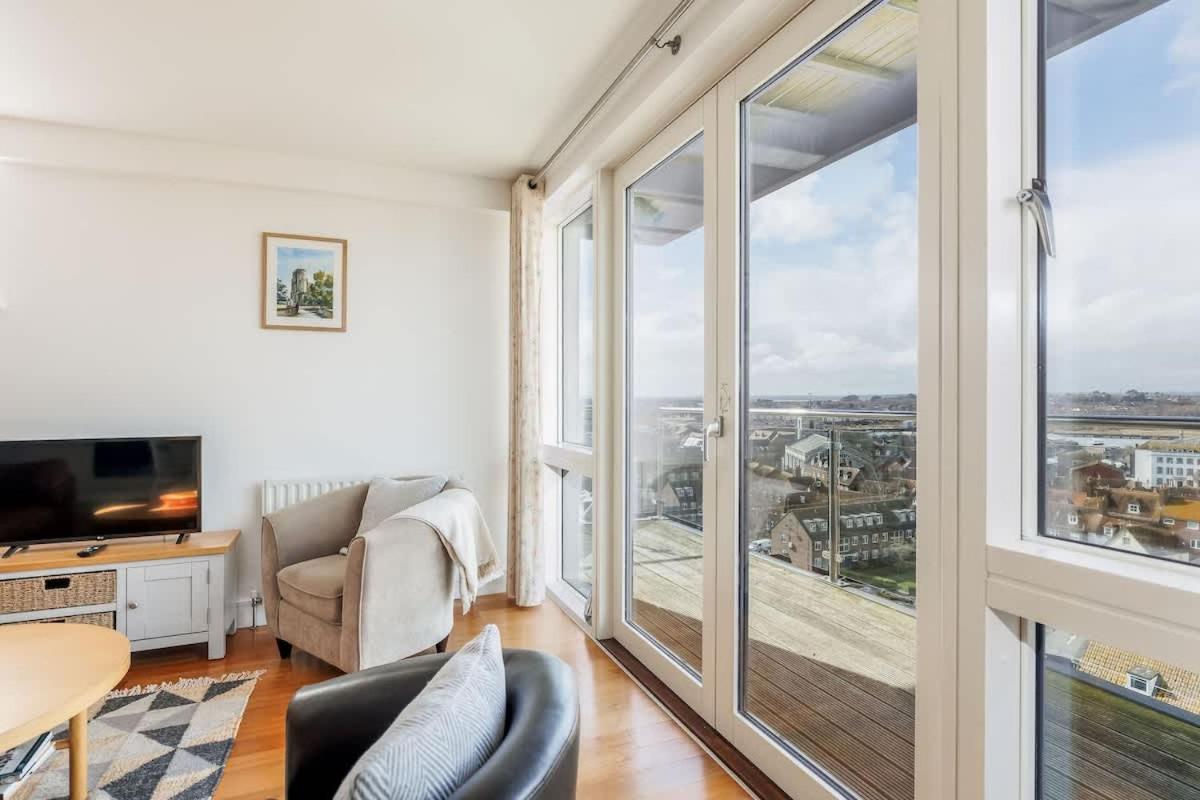 A Wave From It All - Extensive Harbour Views from Wrap-Around Balcony