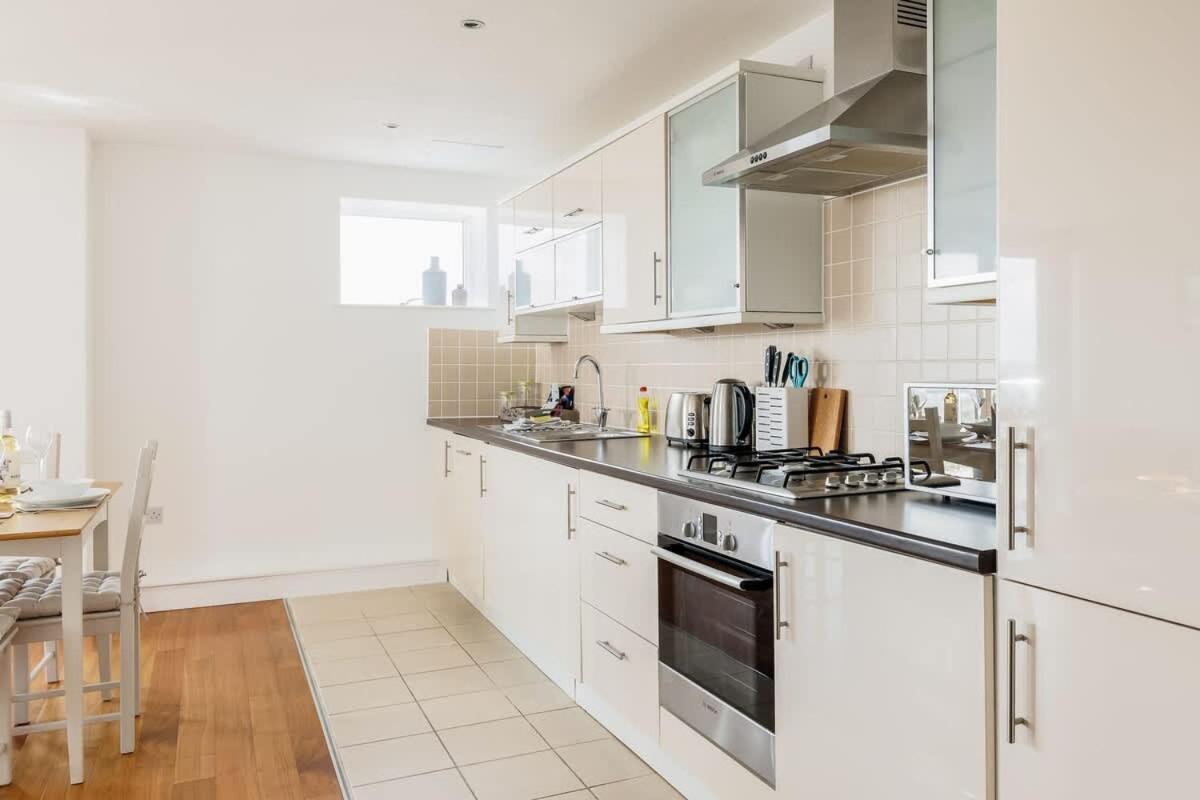 A Wave From It All - Extensive Harbour Views from Wrap-Around Balcony