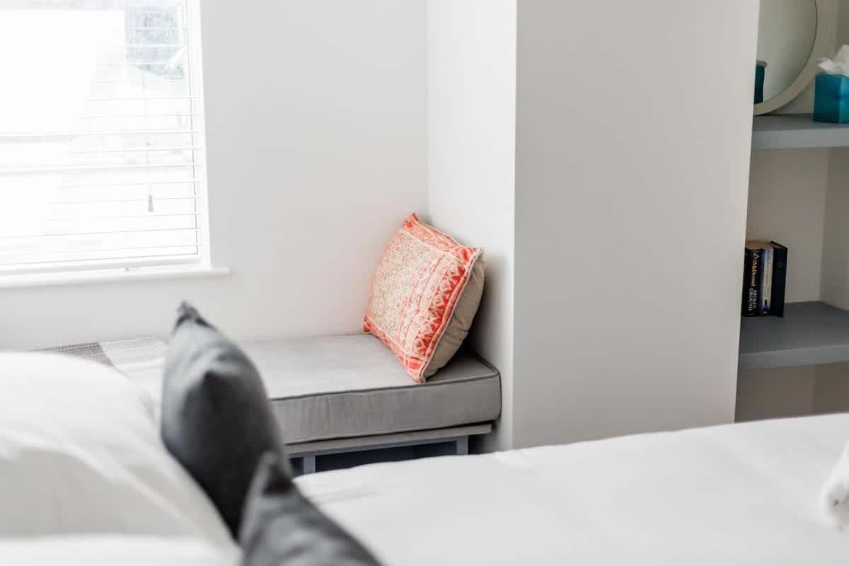 A Wave From It All - Extensive Harbour Views from Wrap-Around Balcony