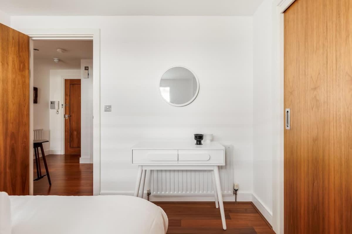 A Wave From It All - Extensive Harbour Views from Wrap-Around Balcony