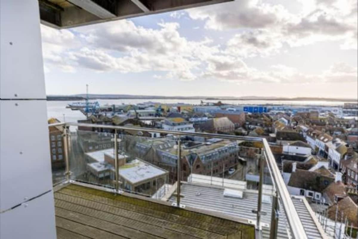 A Wave From It All - Extensive Harbour Views from Wrap-Around Balcony
