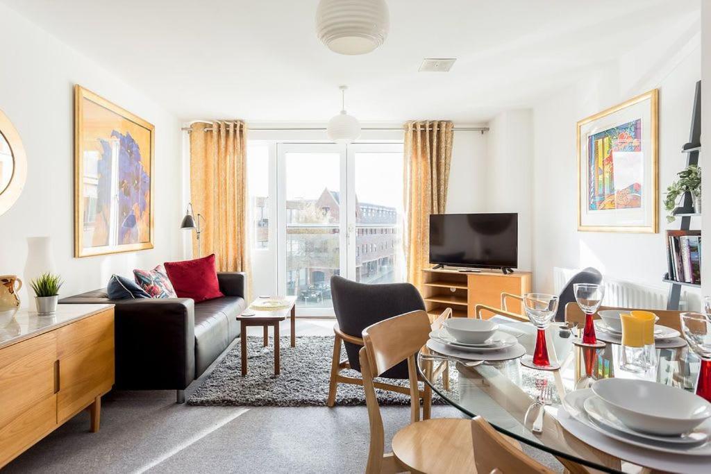 Sunnyside - Stylish Apartment Moments from Poole Quay