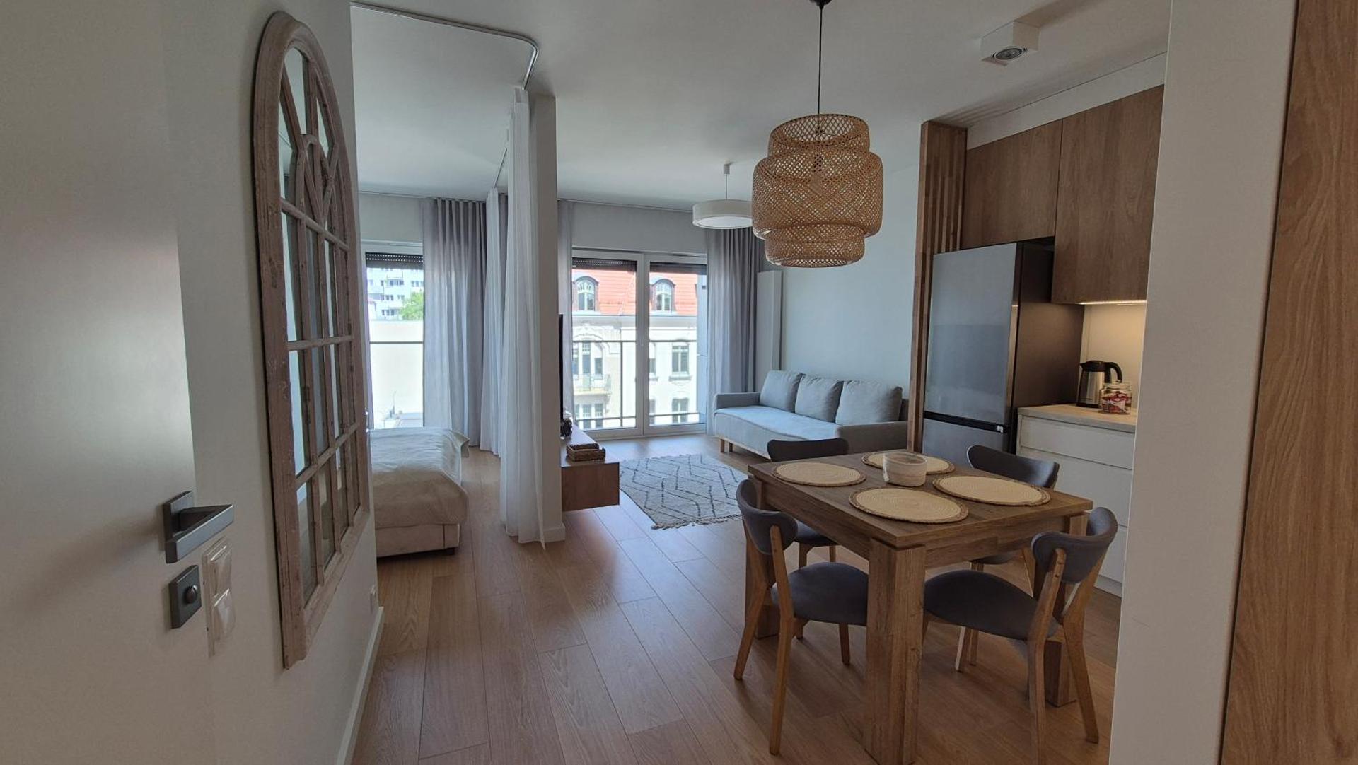 Luxurious Cinnamon Apartment, self check-in 24h, free parking, air-conditioning