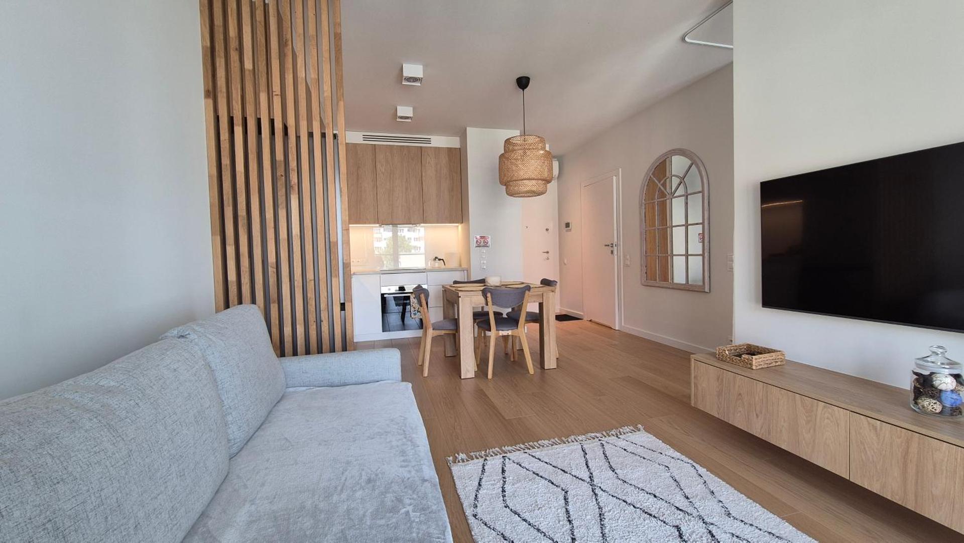 Luxurious Cinnamon Apartment, self check-in 24h, free parking, air-conditioning