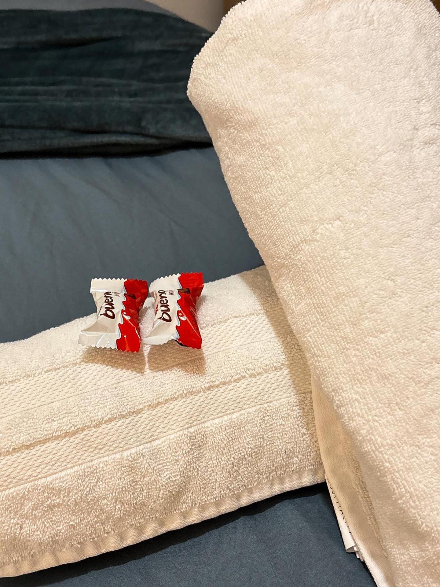 The Trafford Luxe , Garage Parking, Self Check-in Anytime - Perfect for Late Arrivals, Ultra- Fast Wi-Fi, 5 mins to Old Trafford Stadium