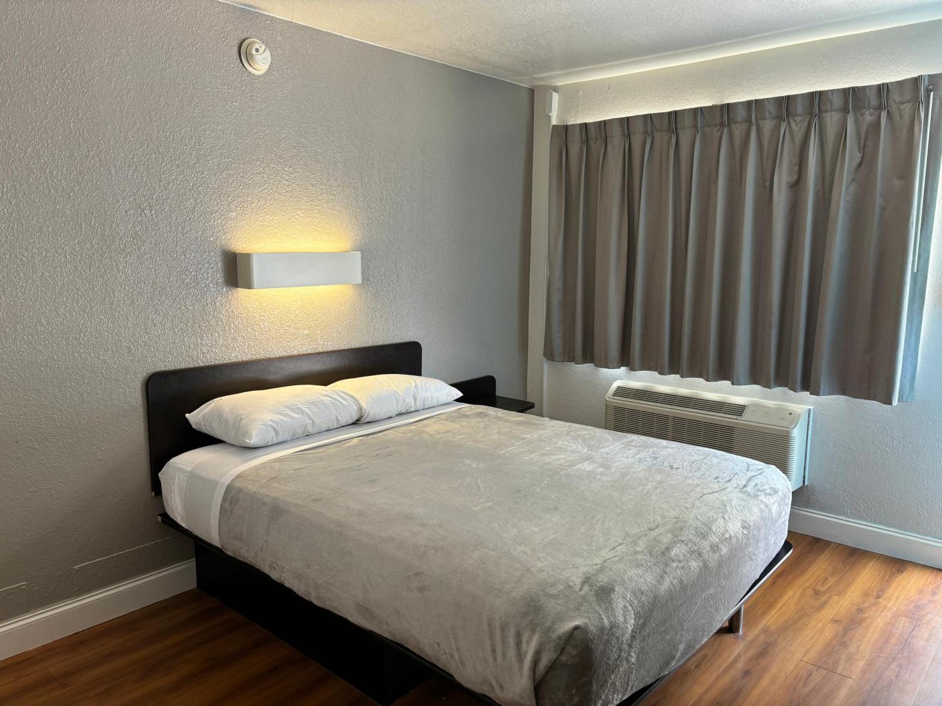 Motel 6 - Pensacola West