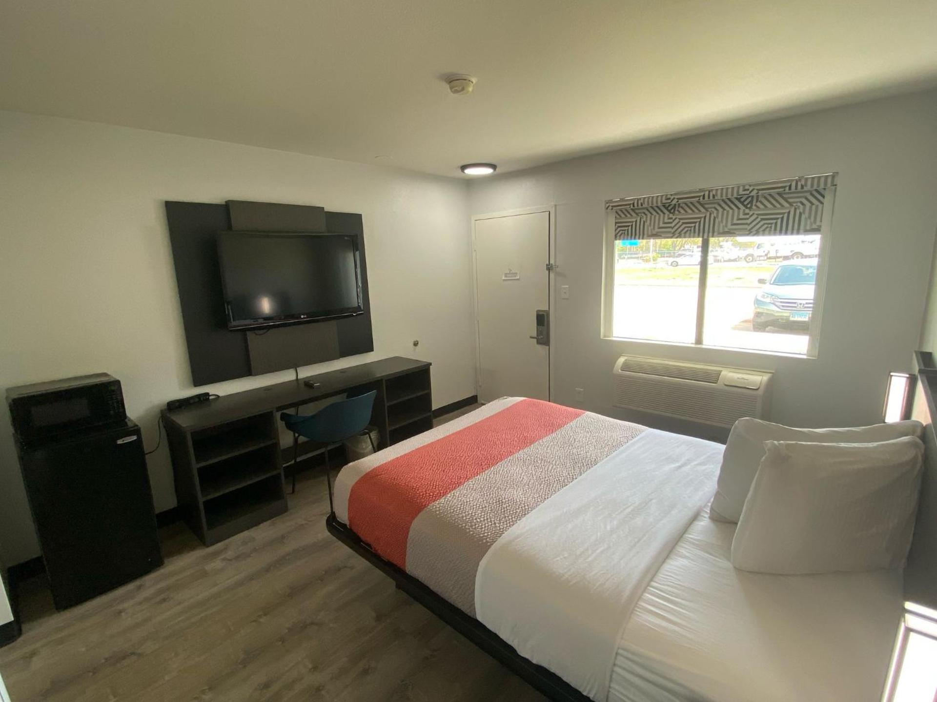 Motel 6-Windsor Locks, CT - Hartford