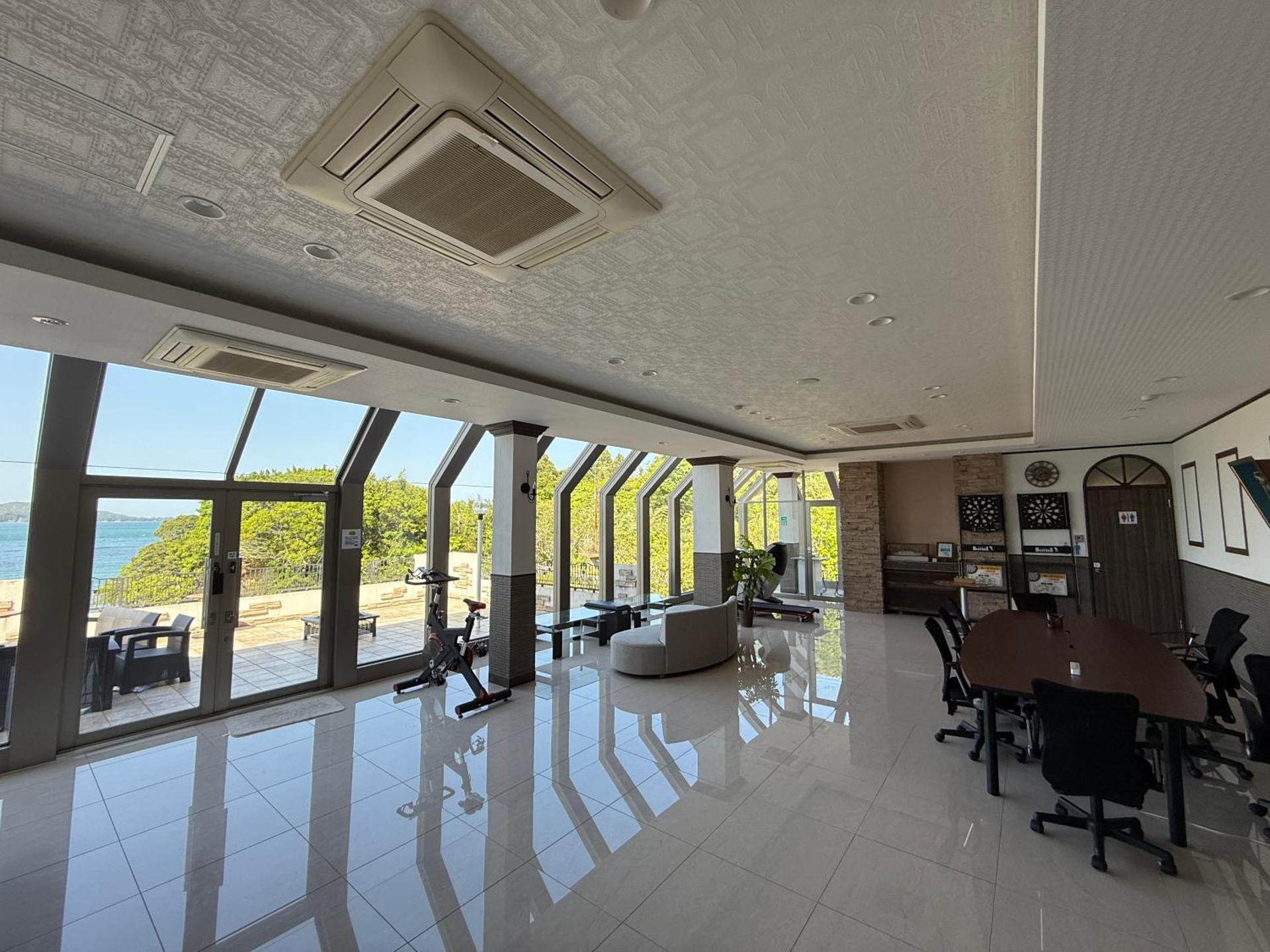 Communal lounge/ TV room