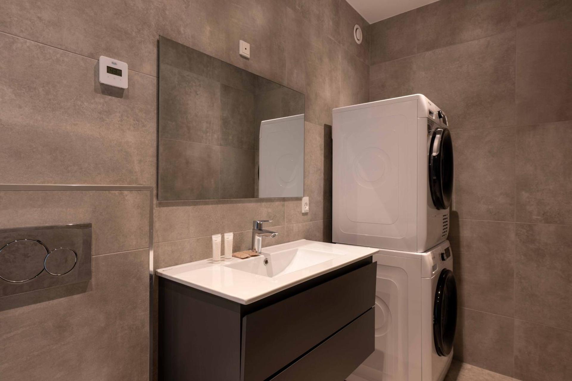 Stunning Premium Apartment with Private Rooftop