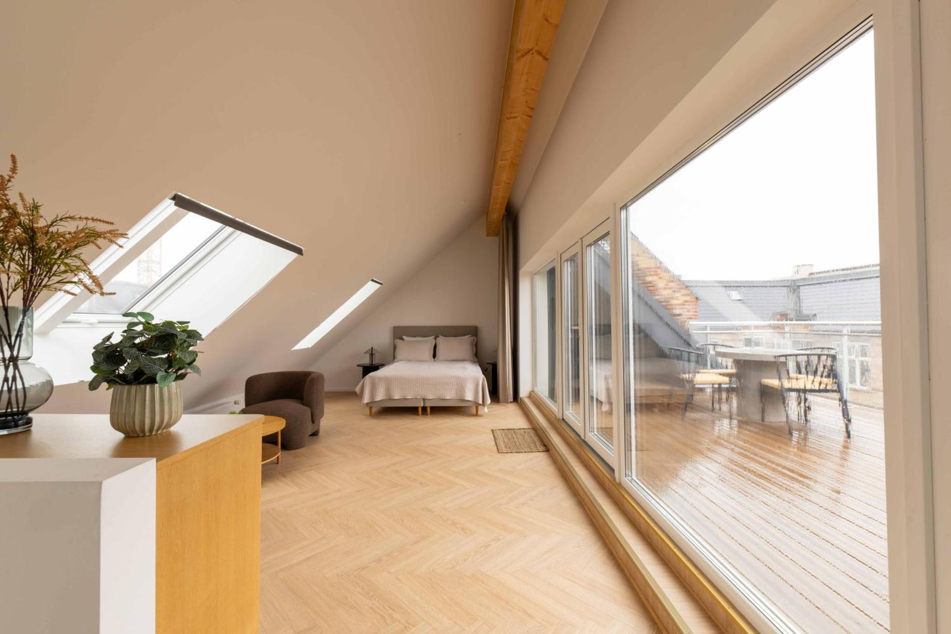 Stunning Premium Apartment with Private Rooftop