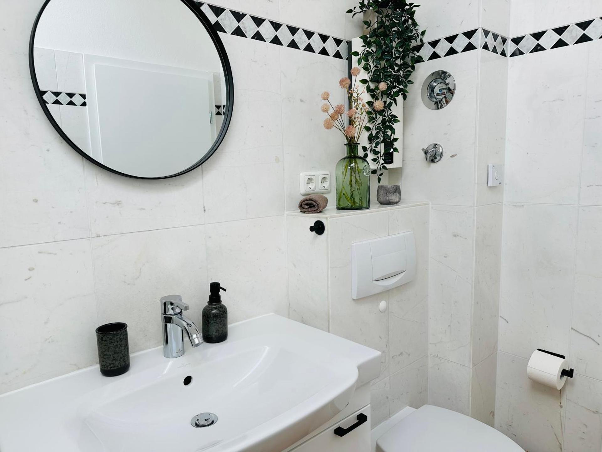 HAFENROMANTIK - Wohnen mit Charme im Herzen von Neustadt mit Blick auf das Binnenwasser