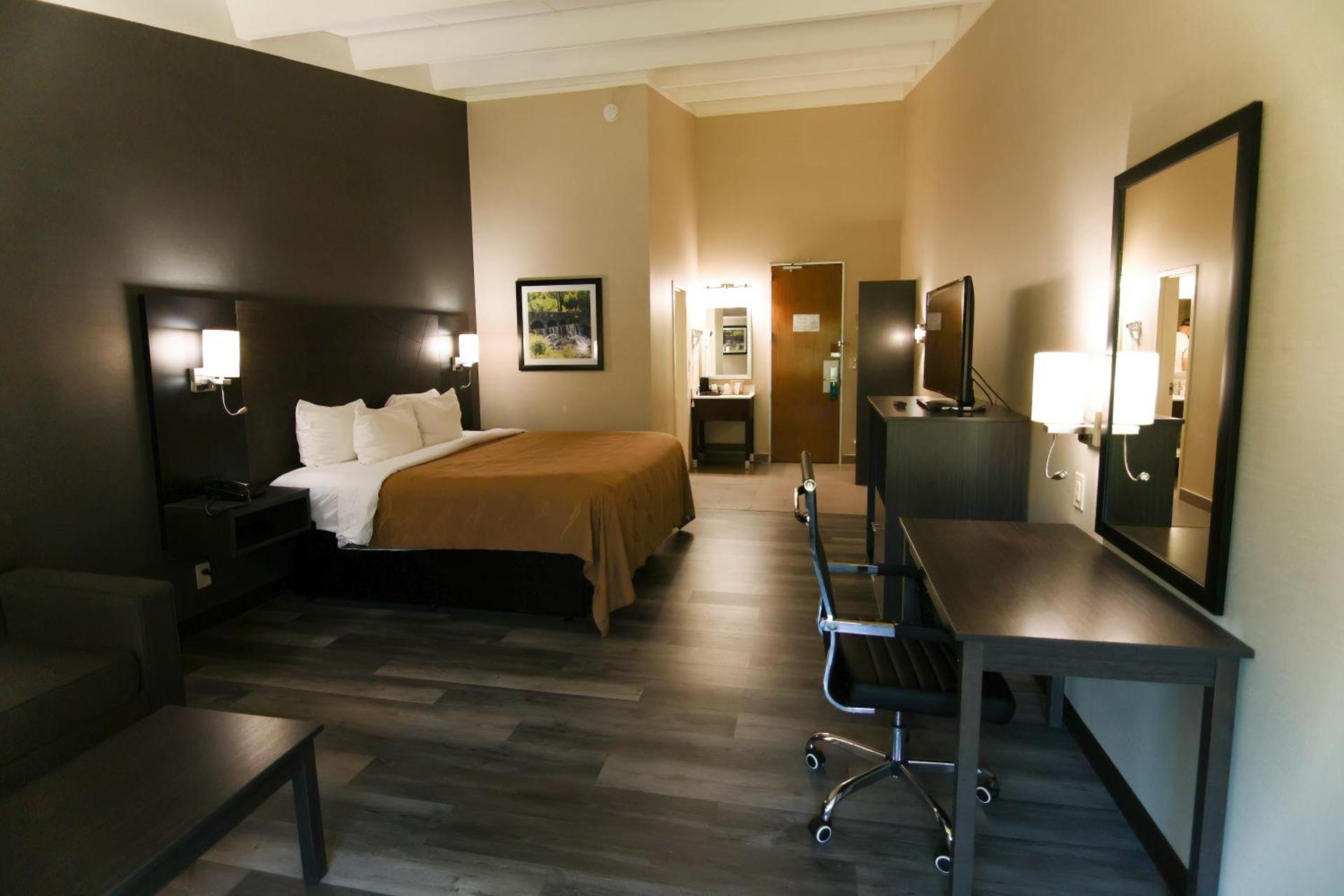 Quality Inn & Suites Danbury near University