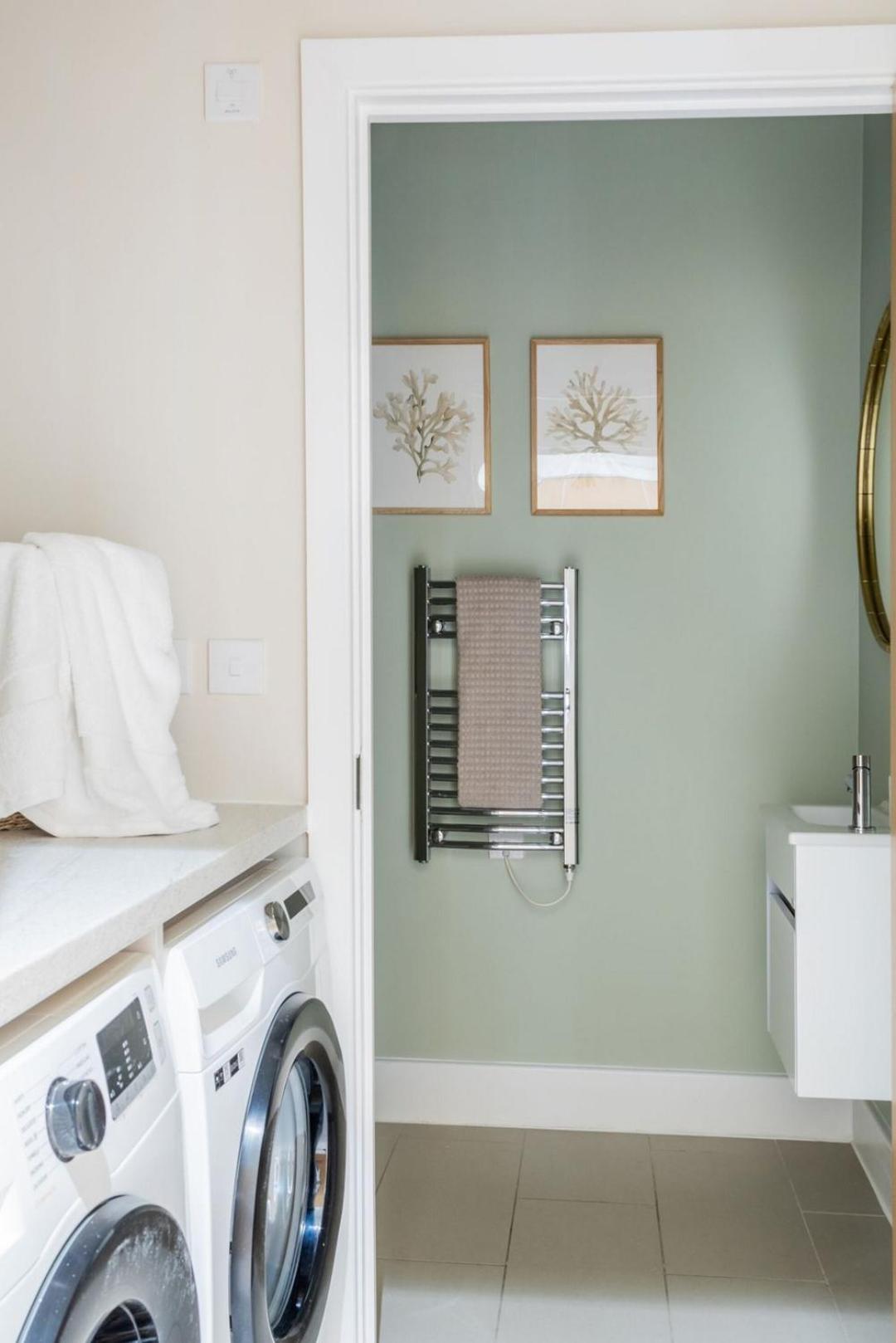 Stylish 3BD Townhouse in Central Winchester