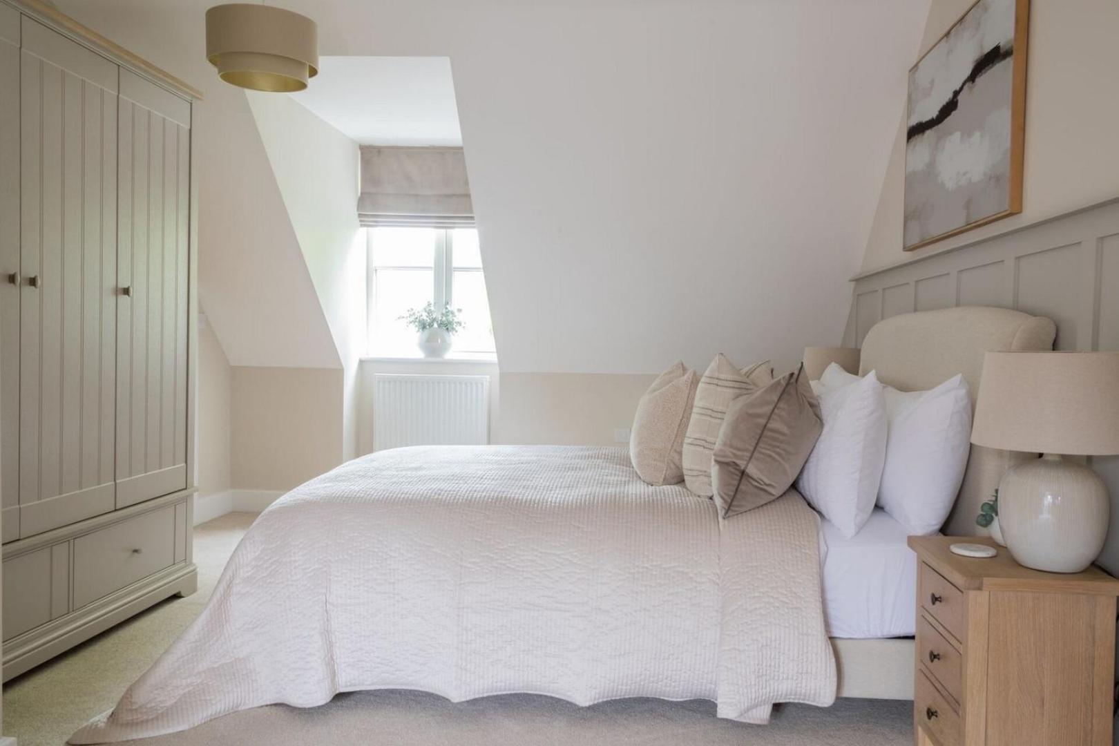 Stylish 3BD Townhouse in Central Winchester