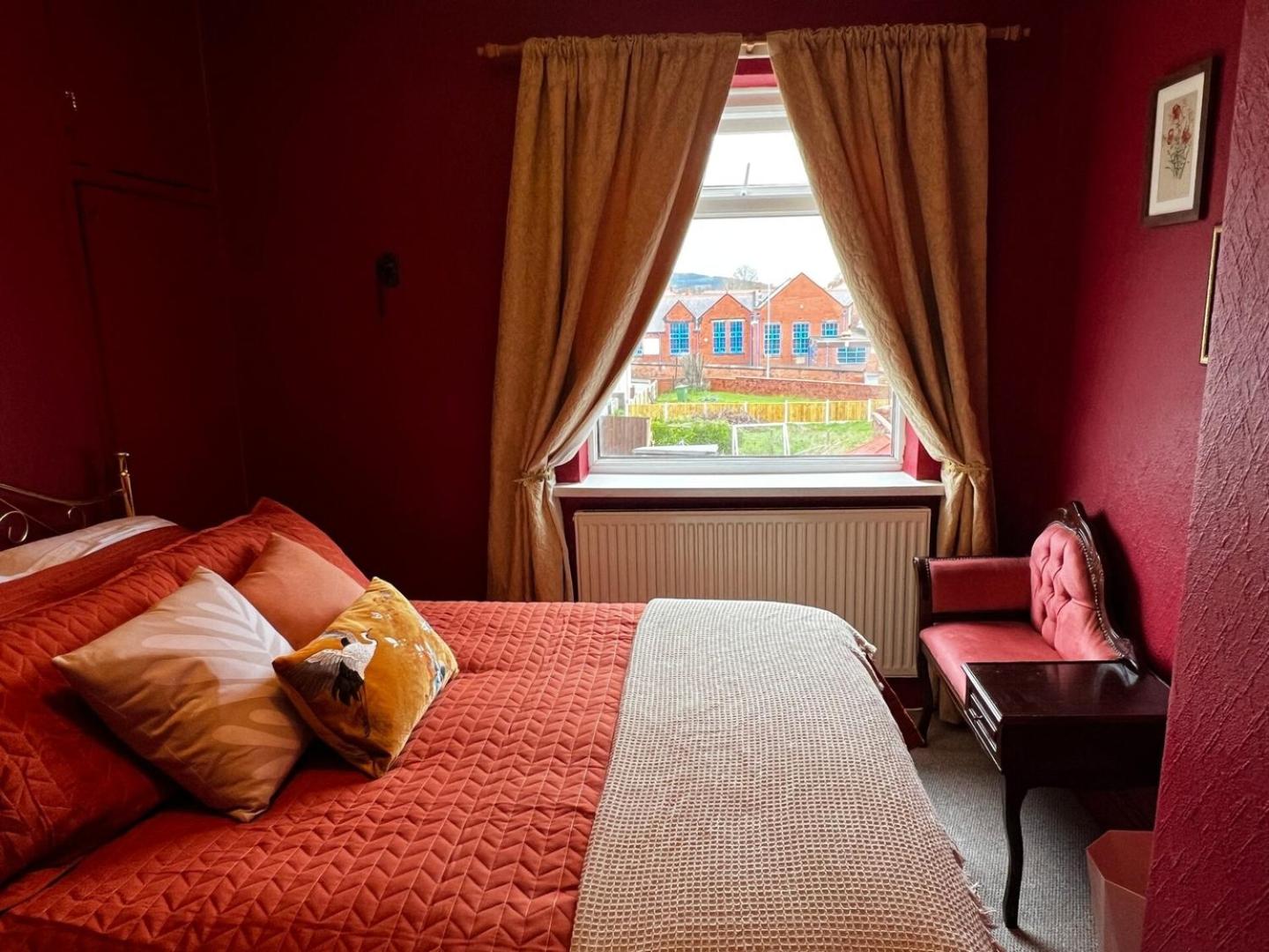 Robin’s Hollow: 2BD Home Near Wrexham AFC