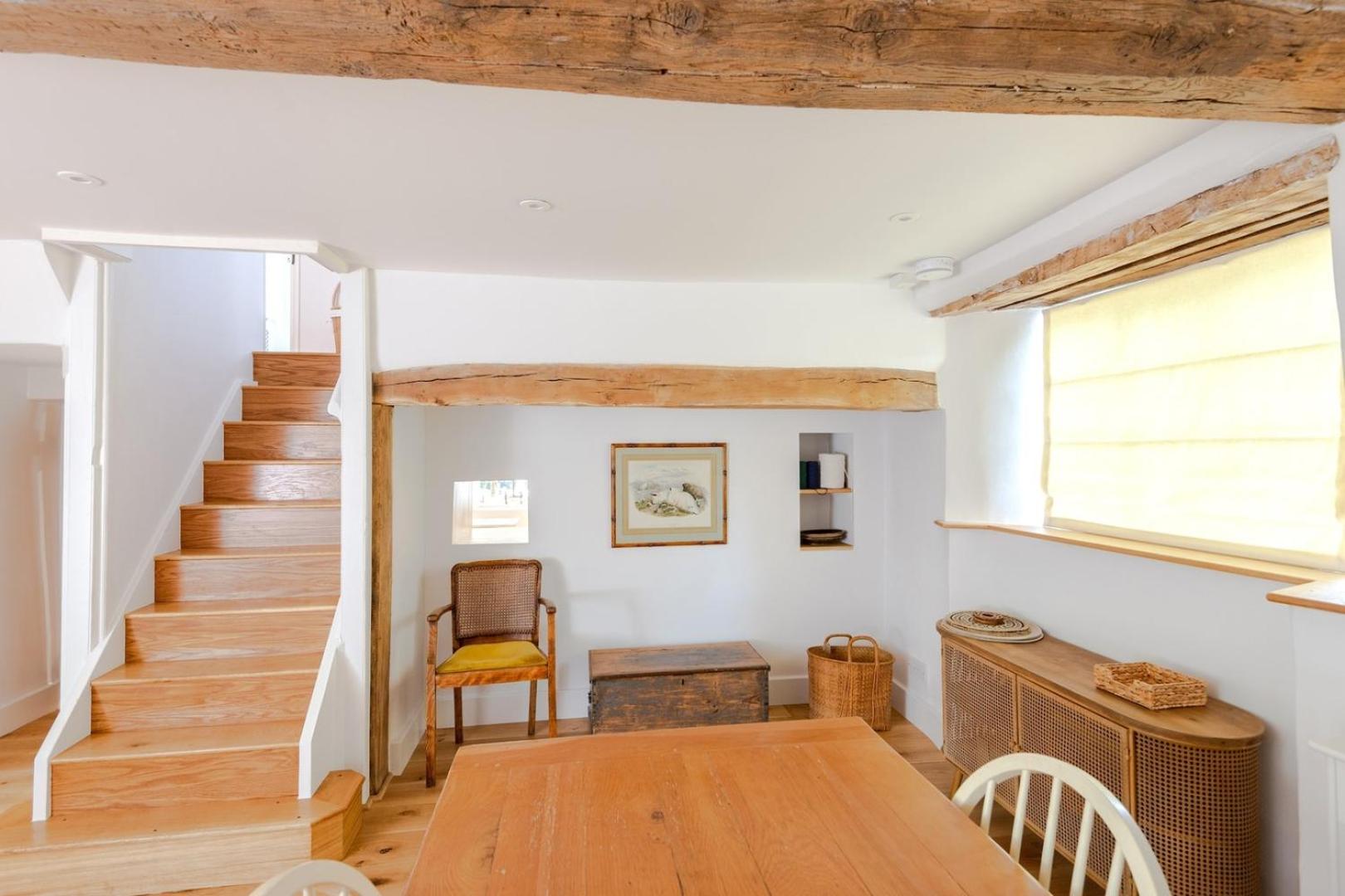 Beautiful 3BD Thatched Stone Cottage Kettering