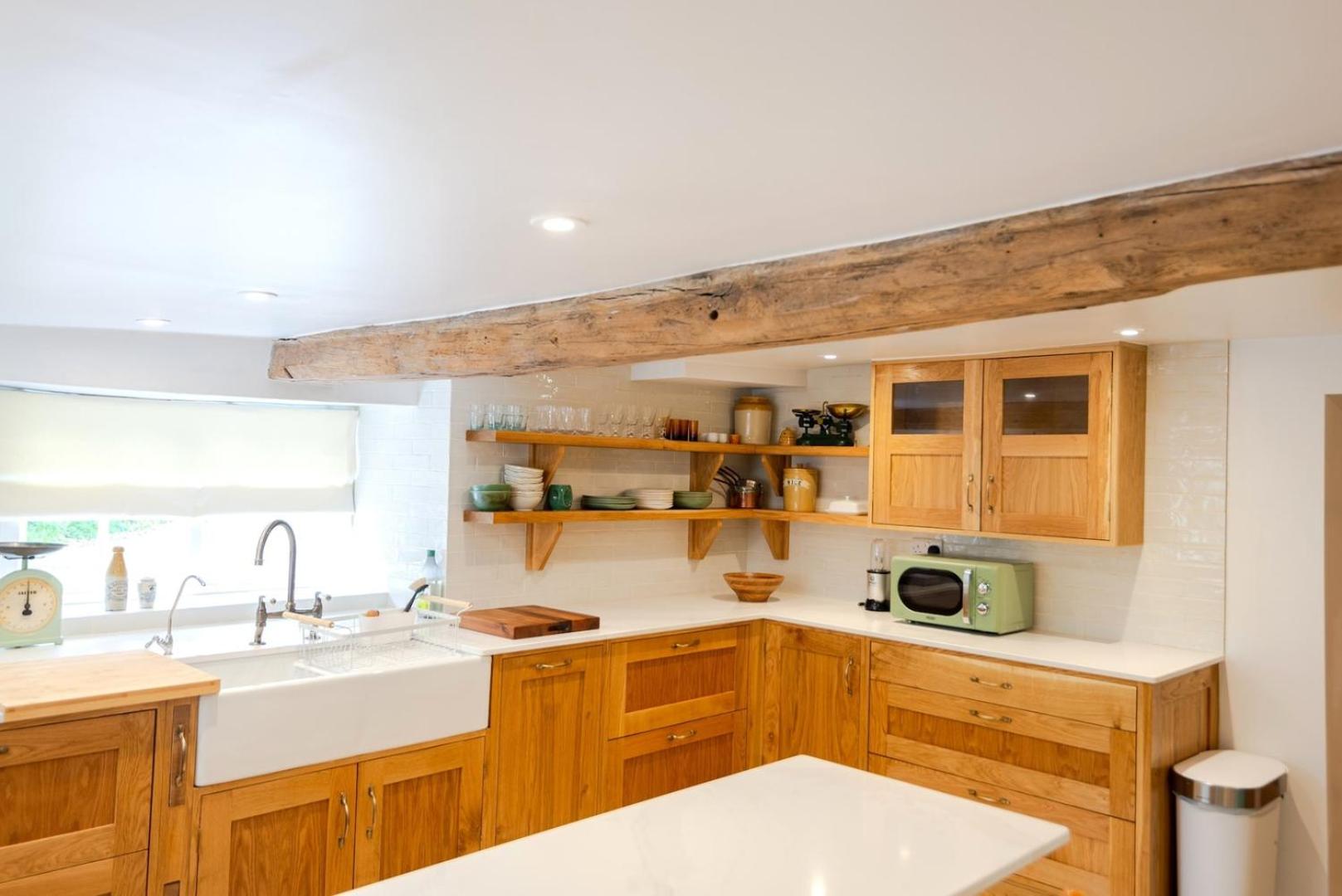 Beautiful 3BD Thatched Stone Cottage Kettering