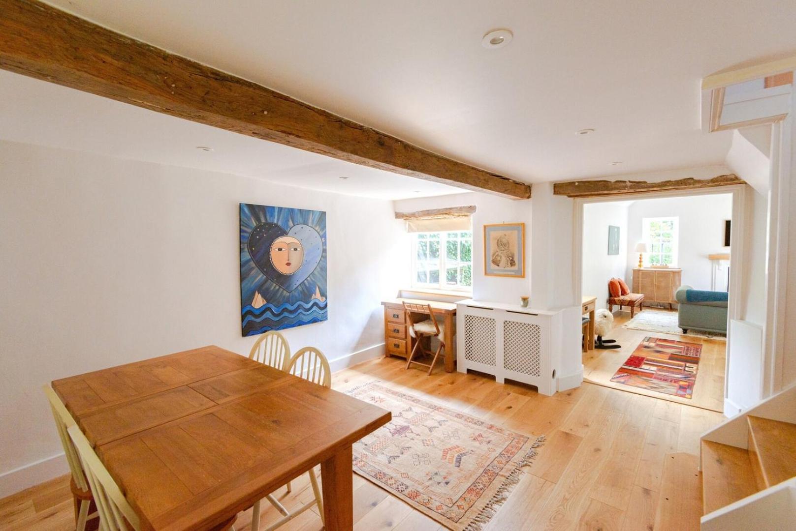 Beautiful 3BD Thatched Stone Cottage Kettering