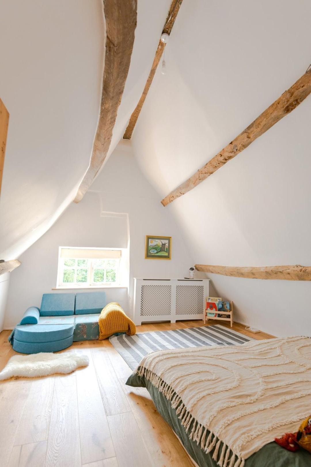 Beautiful 3BD Thatched Stone Cottage Kettering