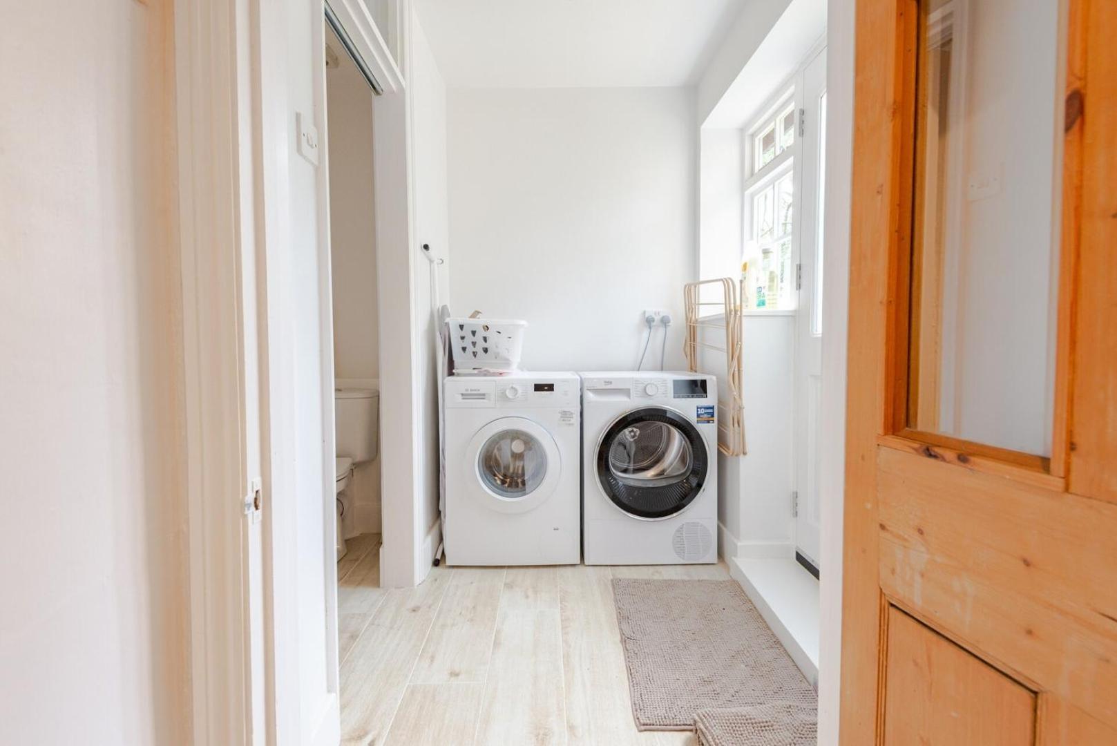 Beautiful 3BD Thatched Stone Cottage Kettering