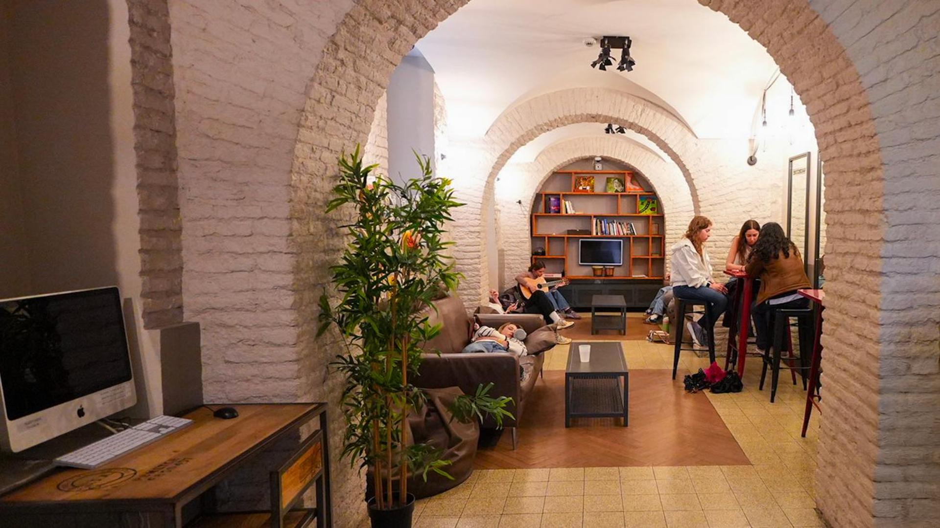 Communal lounge/ TV room