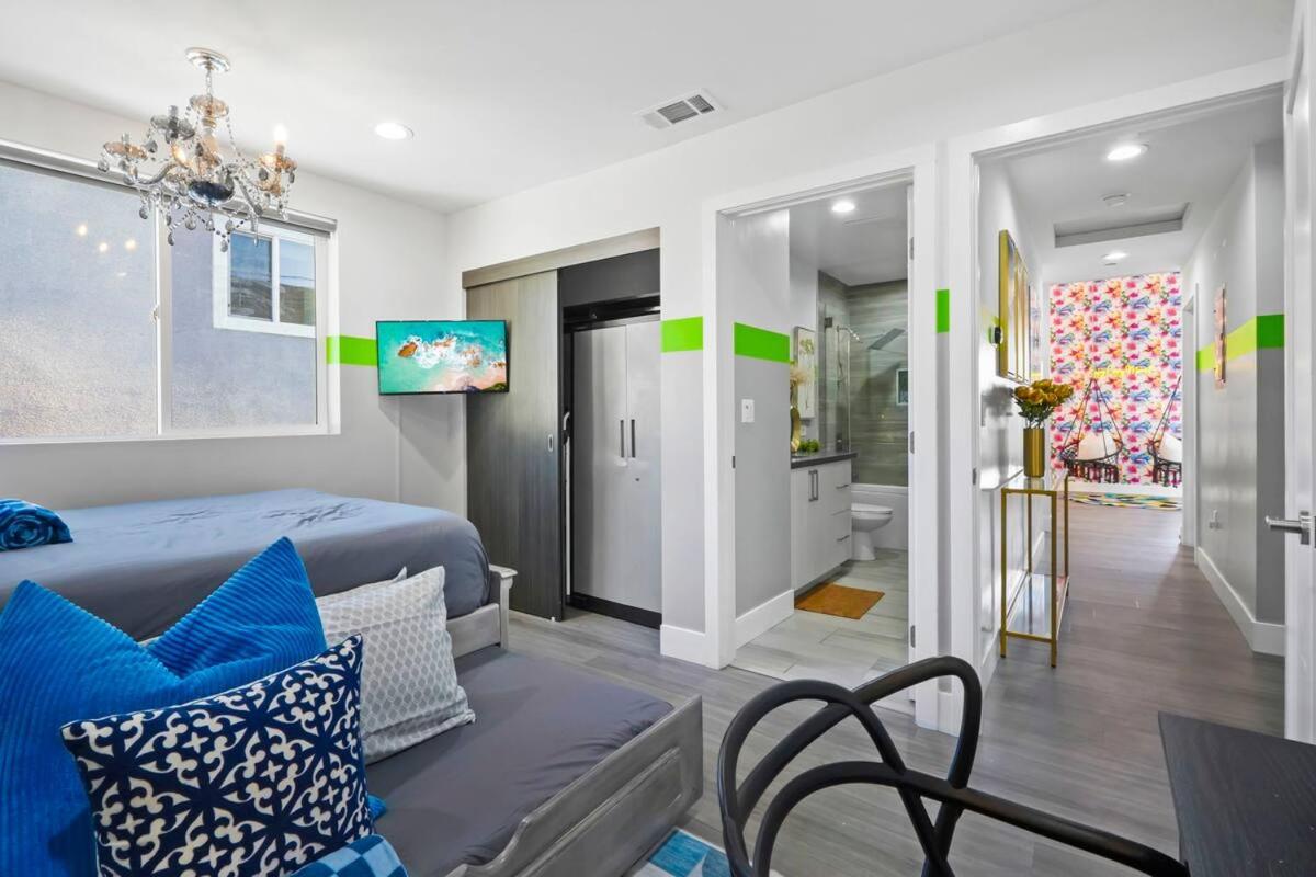 C- Vibrant and Glam NoHo Pad near U-Studios and H-Sign