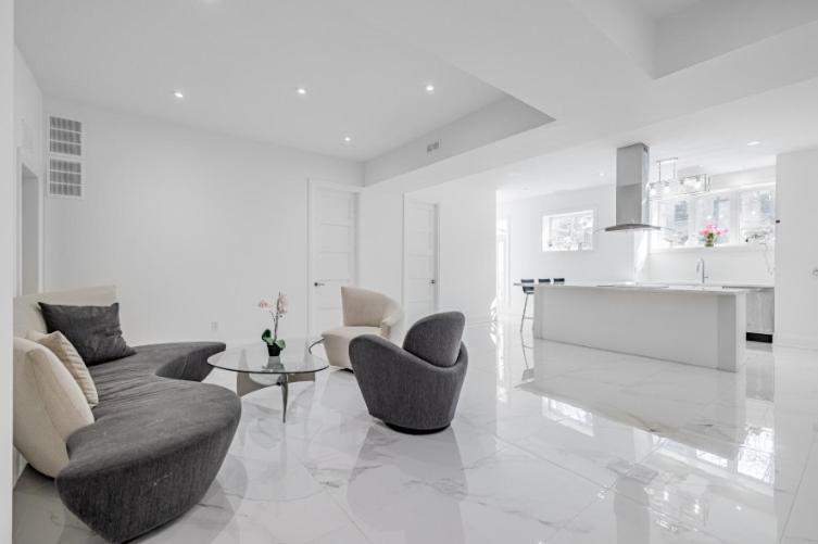 Comfortable Room in Toronto next to Yorkdale mall