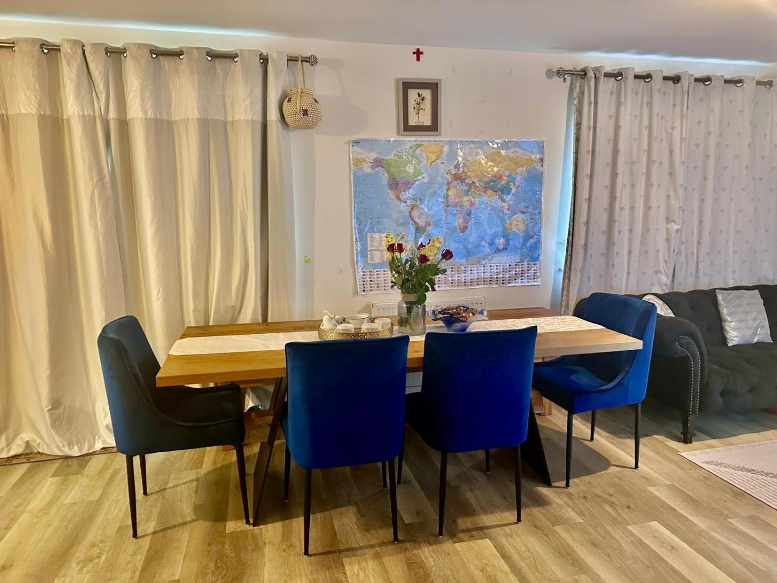 Communal lounge/ TV room