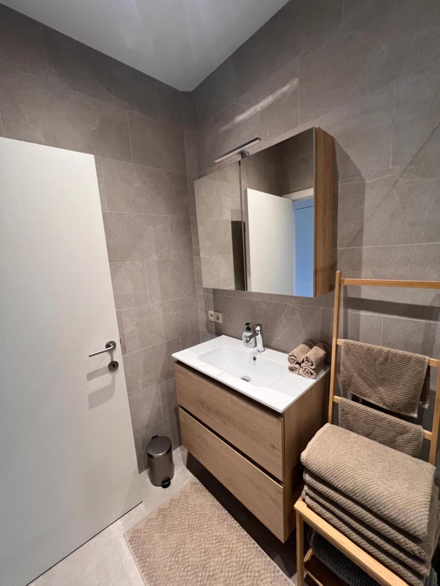 Cozy Feels, Central Vibes