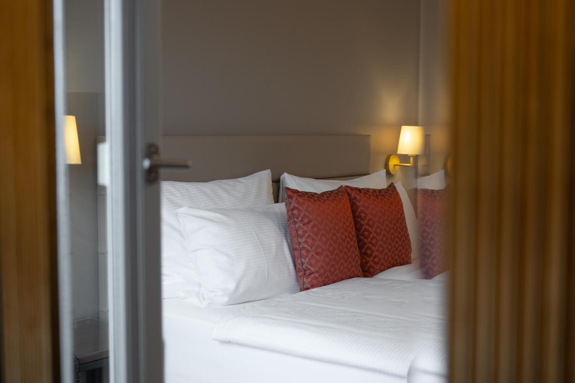 Double room facing the Chapel Bridge and balcony 12m2