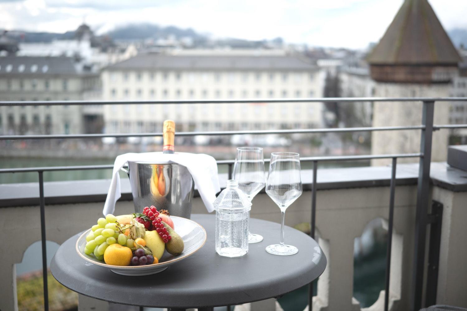 Double room facing the Chapel Bridge 16m2