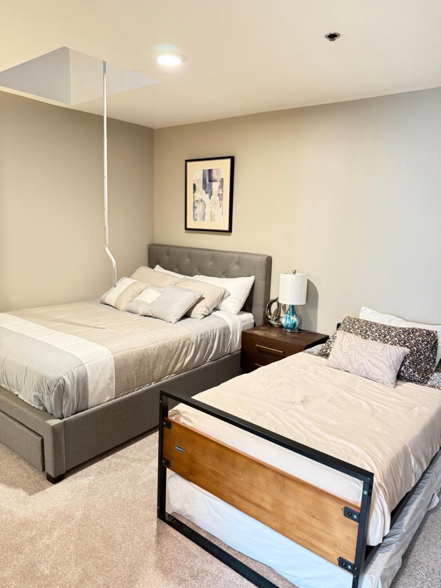 Pacific Blue Townhome Walk to Ocean 2 Bed Apt WITH FREE PARKING